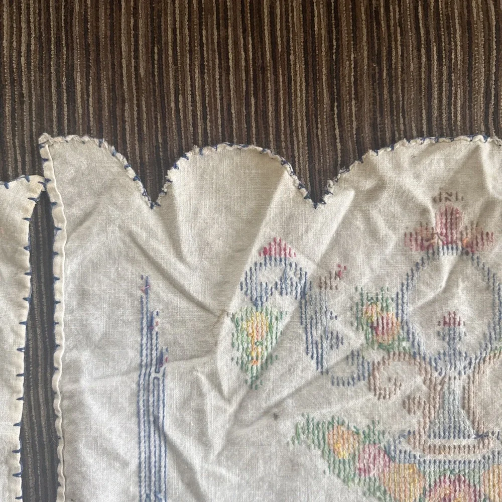 Handmade Cross-Stitch Linen Chair Back & Armrest Cover Set Vtg Scalloped Doilies